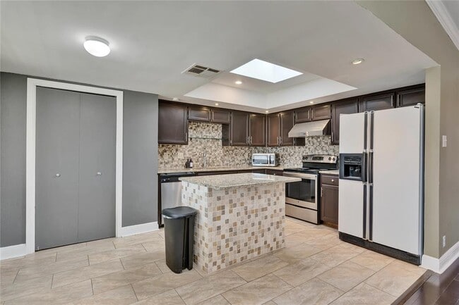 Building Photo - 8413 Slant Oak Dr
