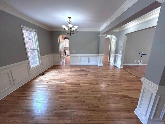 Building Photo - 4901 Planters Walk
