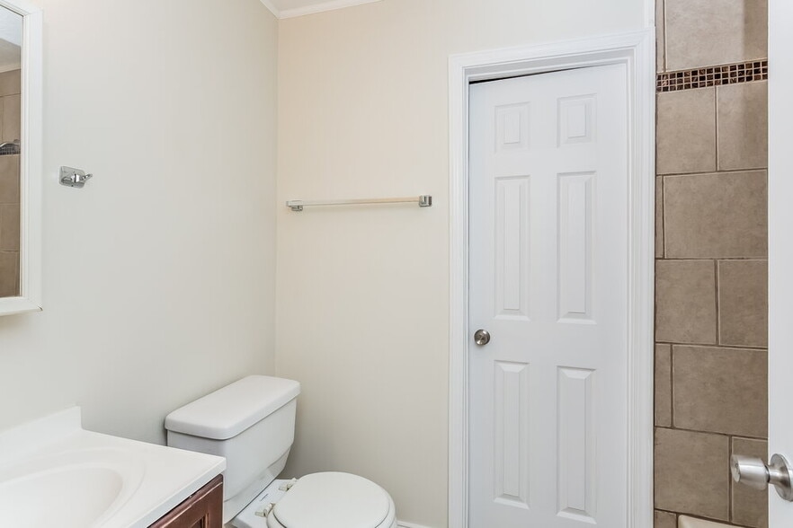 Building Photo - 5 Silverwood Dr