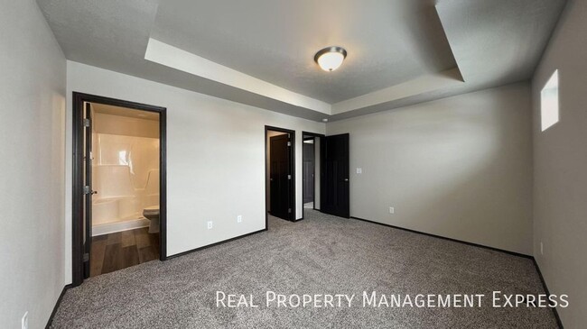 Building Photo - 5911 S Whisper Creek Pl