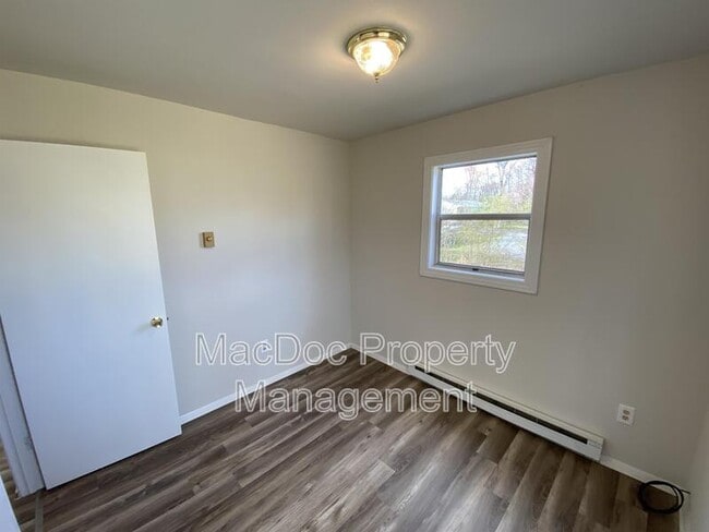 Building Photo - 6037 Rosedale Dr