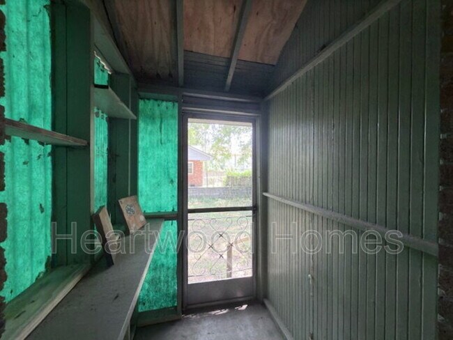 Building Photo - 1408 Victoria St