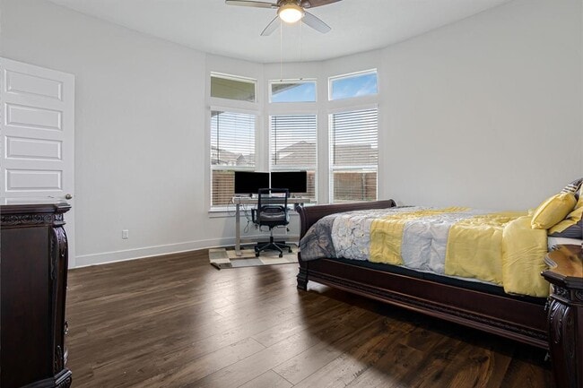 Building Photo - 6721 Empresa Dr