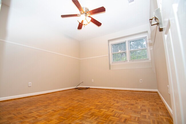 Building Photo - 4100 King Arthur Pl