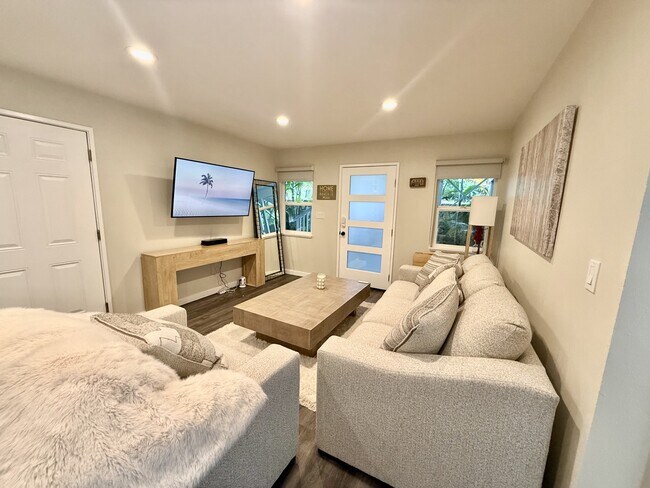 Building Photo - 41-875-875 Kalaniana?ole Hwy