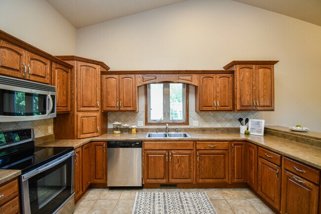 Building Photo - 3908 W 89th St