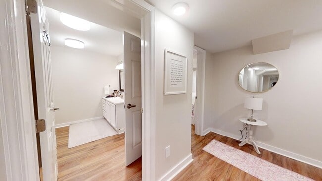 Building Photo - AVAILABLE NOW- SUBLEASE Short distance to Downtown Auburn--One of Kind Home on Sherwood Dr in Auburn