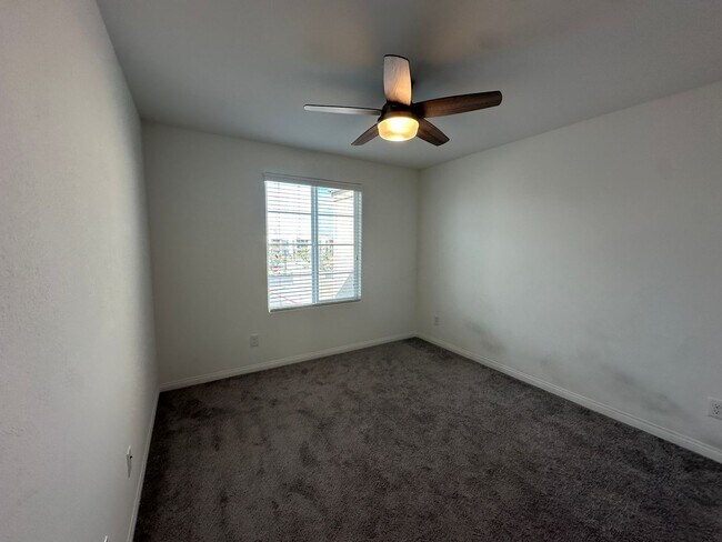 Building Photo - Henderson Townhome for rent
