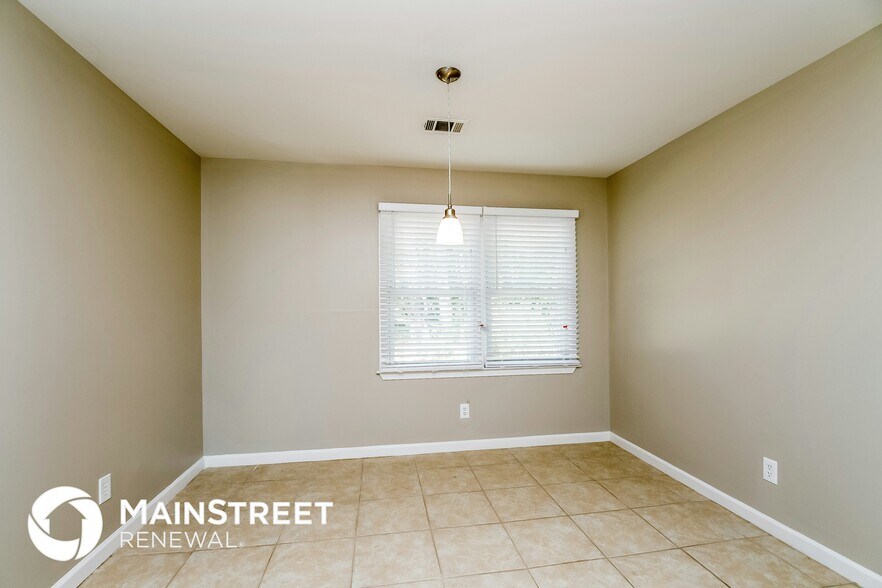Building Photo - 1561 Rose Garden Ln
