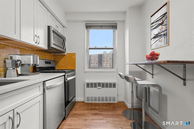 Building Photo - 444 Bedford St