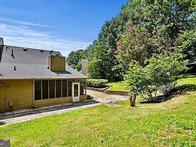 Building Photo - 1140 Magnolia Way SE