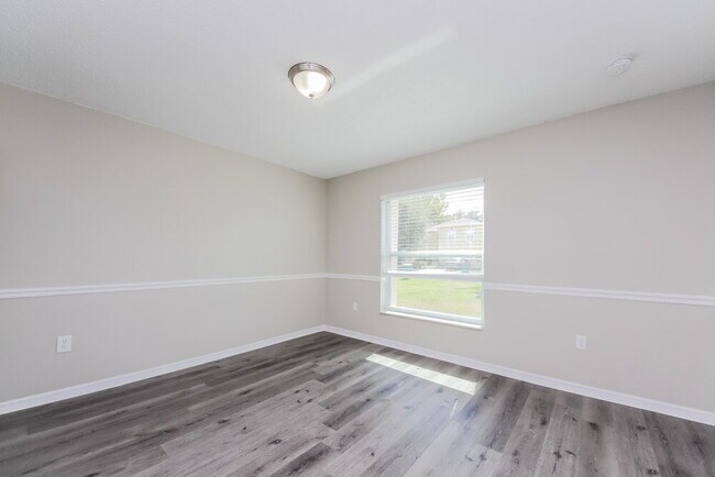 Building Photo - 911 San Rafael Way