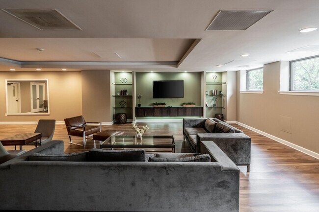 Building Photo - 2111 Wisconsin Ave NW