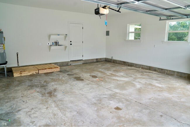 Building Photo - 180 Waverly Rd