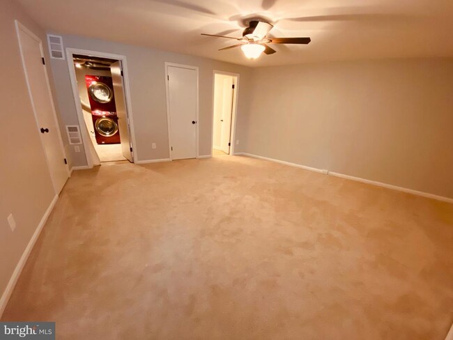 Building Photo - 6215 Cool Valley Ct