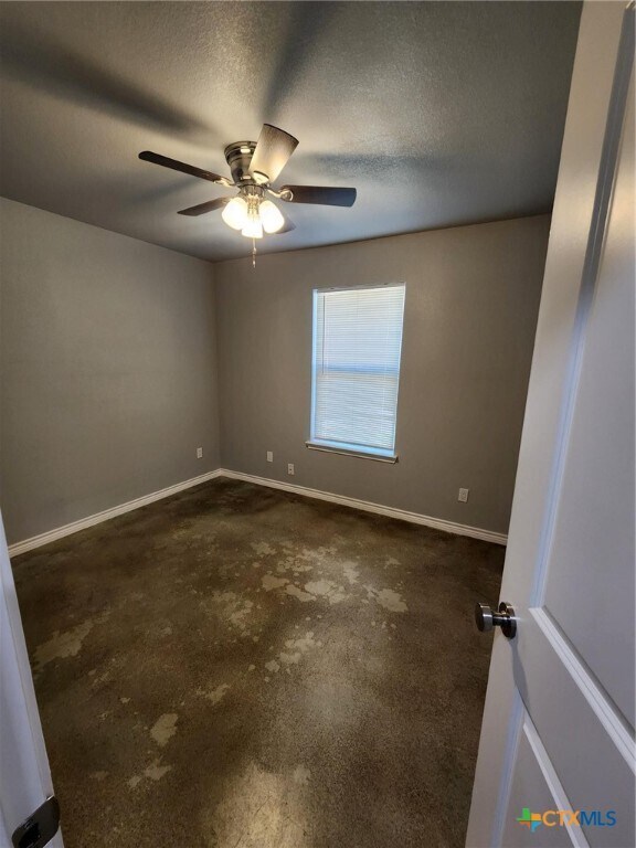 Building Photo - 1220 E Applewood Dr