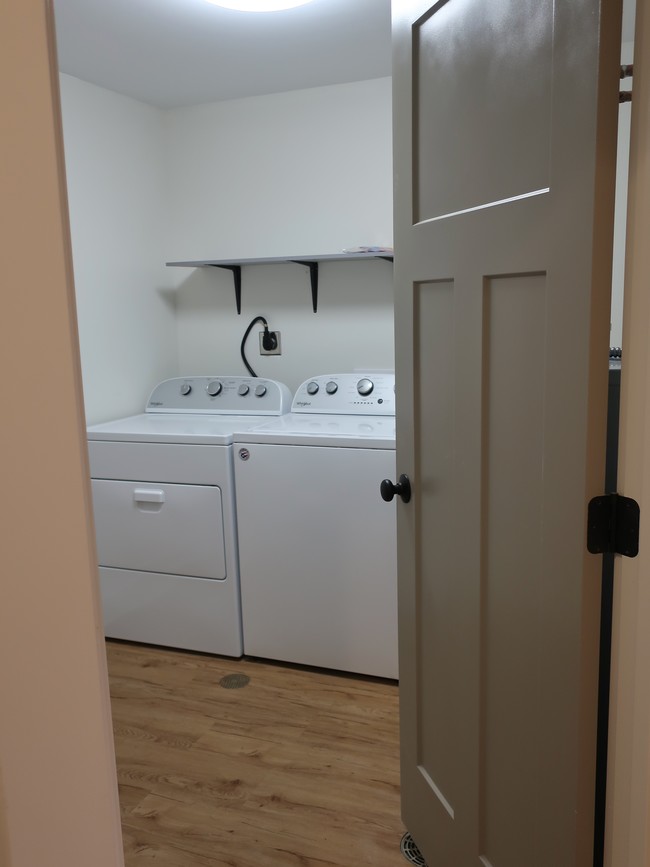 Laundry Room - 2739 Jersey Ave