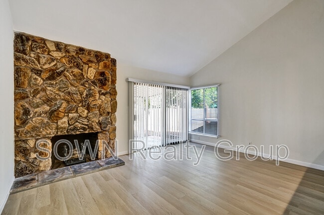 Building Photo - 36845 Reynolds Dr