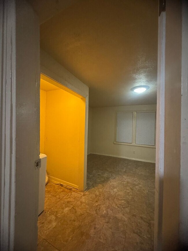 Building Photo - Spacious home in Clyde