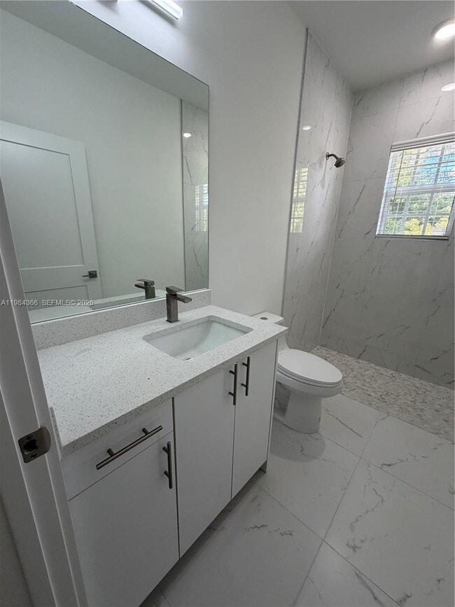 Building Photo - 721 Ivan Ave S