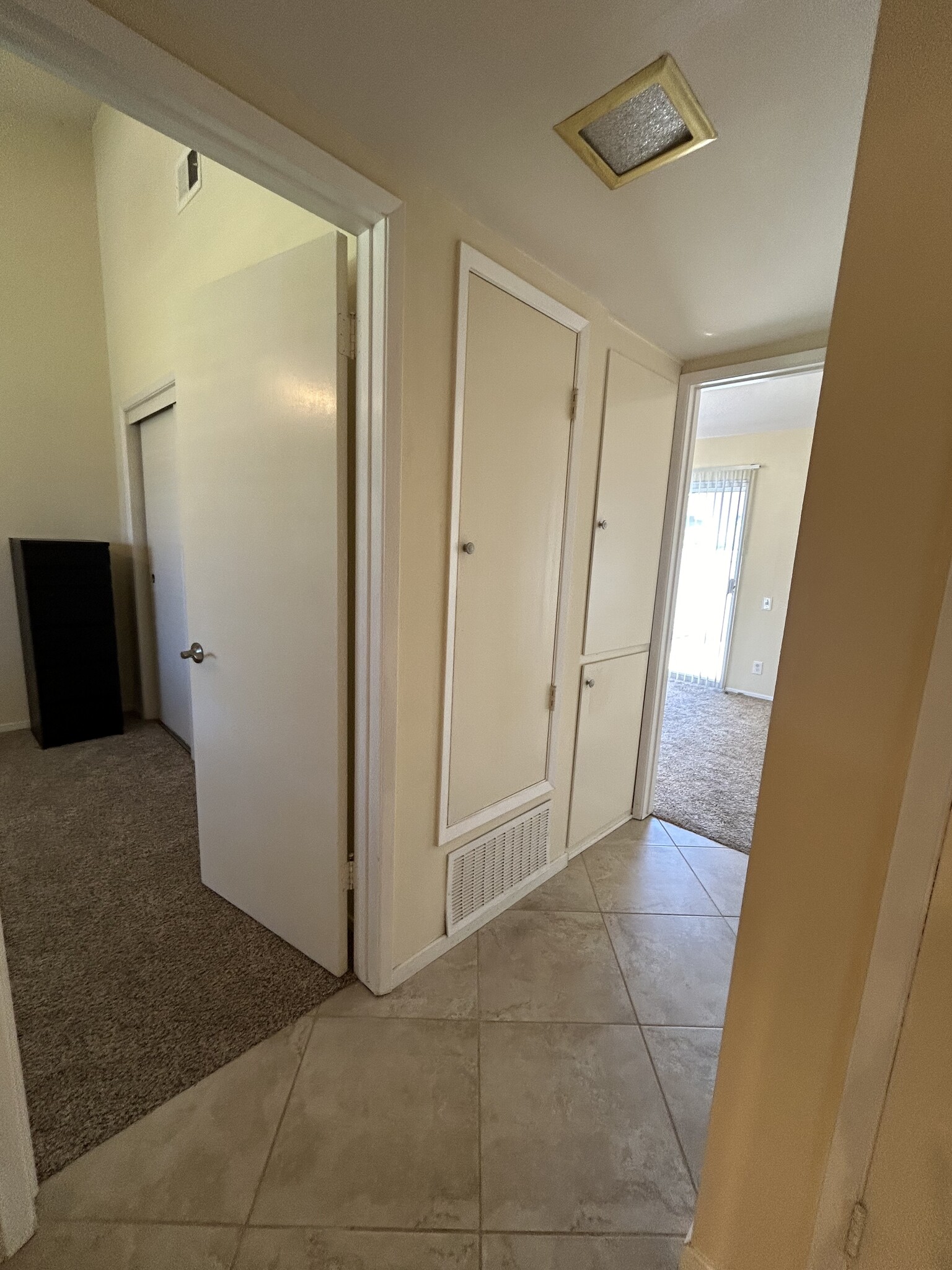 Building Photo - 3755 Vista Campana N