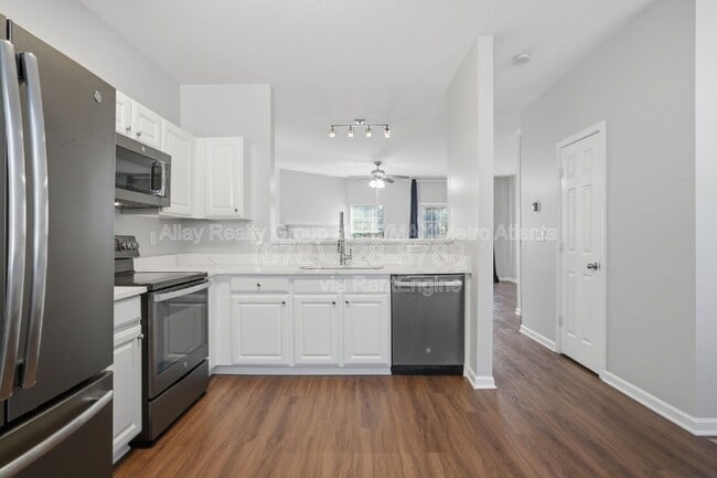 Building Photo - 648 Providence Pl SW