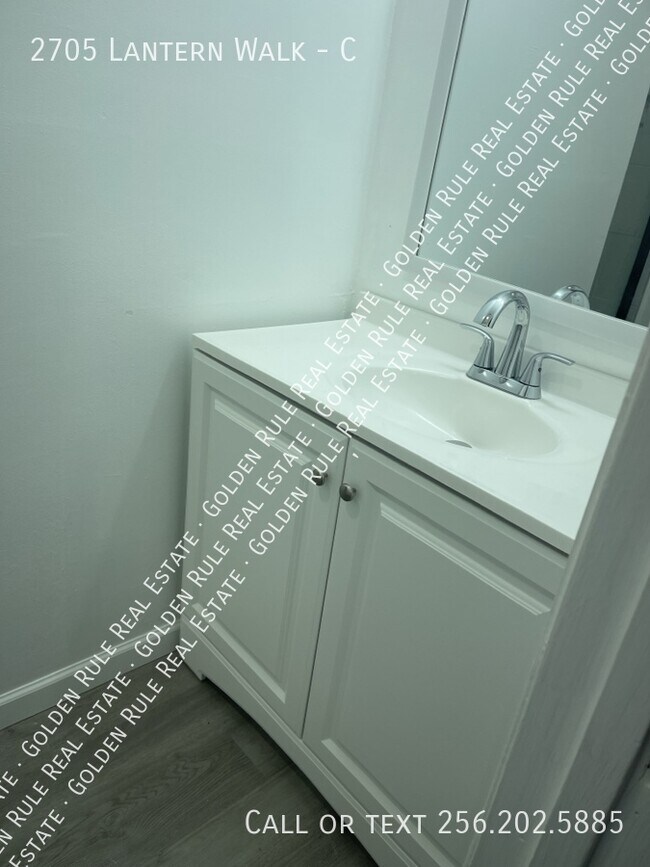 Building Photo - 2705 Lantern Walk SE