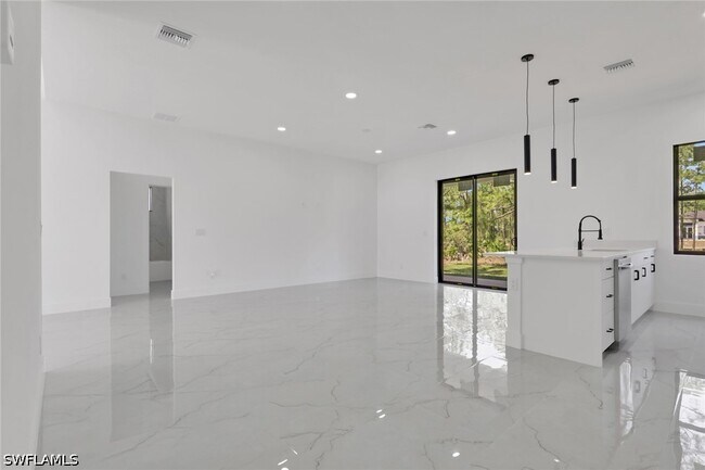 Building Photo - 3315 Sunshine Blvd N