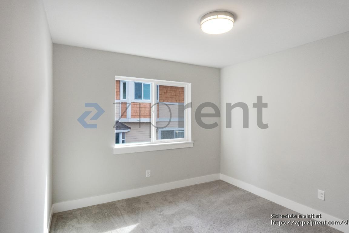 Building Photo - 3422 S 164th St