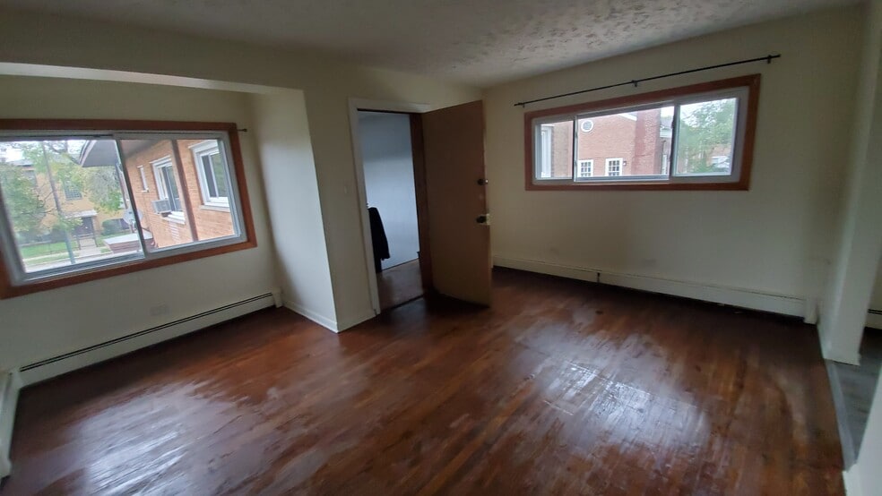 Livingroom 3 - 343 E 107th St