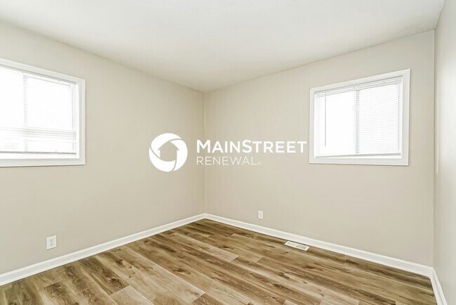 Building Photo - 3 Bedroom Pet-Friendly Home in Louisville, KY with Main Street Renewal