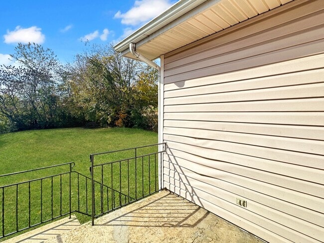 Building Photo - 3 bedroom/2 bath home!