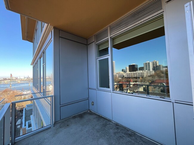 Building Photo - Incredible VIEWS! 1 Bed 1 Bath Condo-The S...