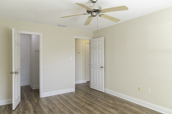 Master Bedroom/Walk In Closet - 3645 Barna Ave