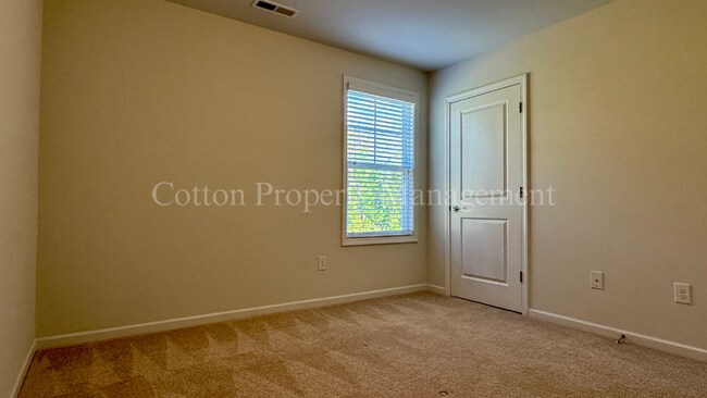 Building Photo - 473 Esthwaite Dr SE