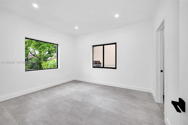 Building Photo - 1854 SW 17th St