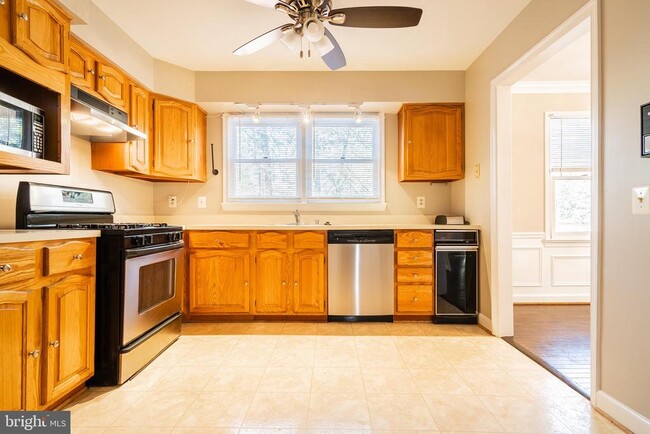 Building Photo - 3554 S George Mason Dr