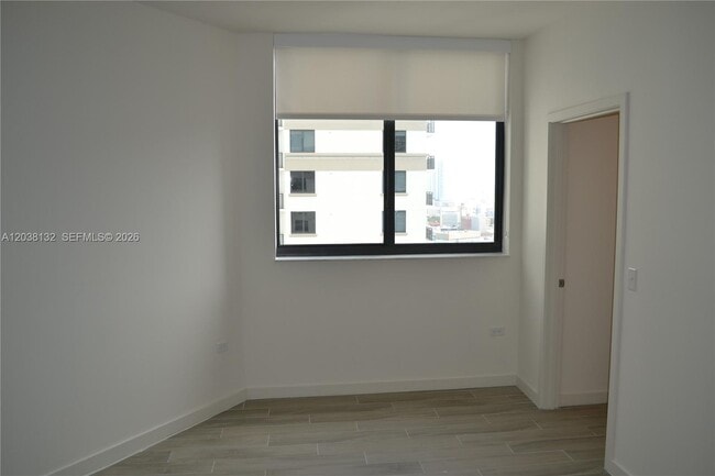Building Photo - 999 SW 1st Ave