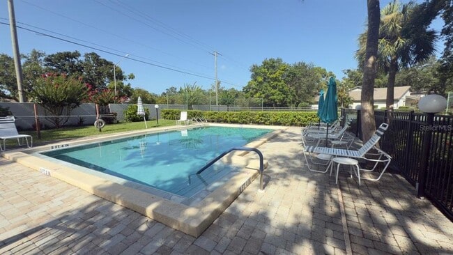 Building Photo - 4765 Oak Forest Dr W