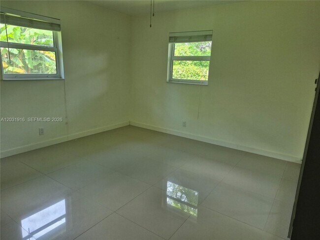 Building Photo - 1401 SW 32nd Ct