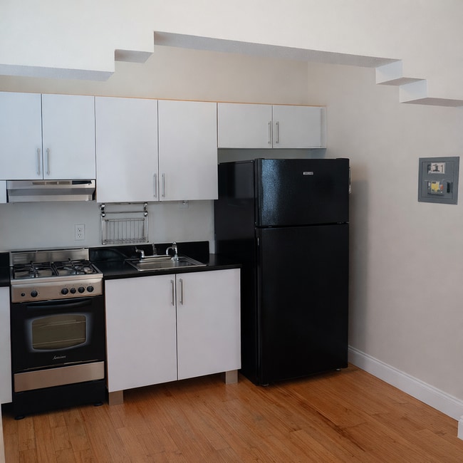 Building Photo - BGG 8415