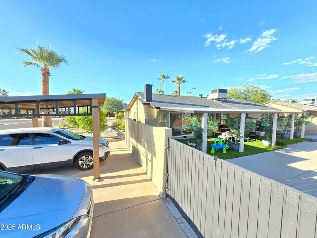 Building Photo - 2848 E Turquoise Dr