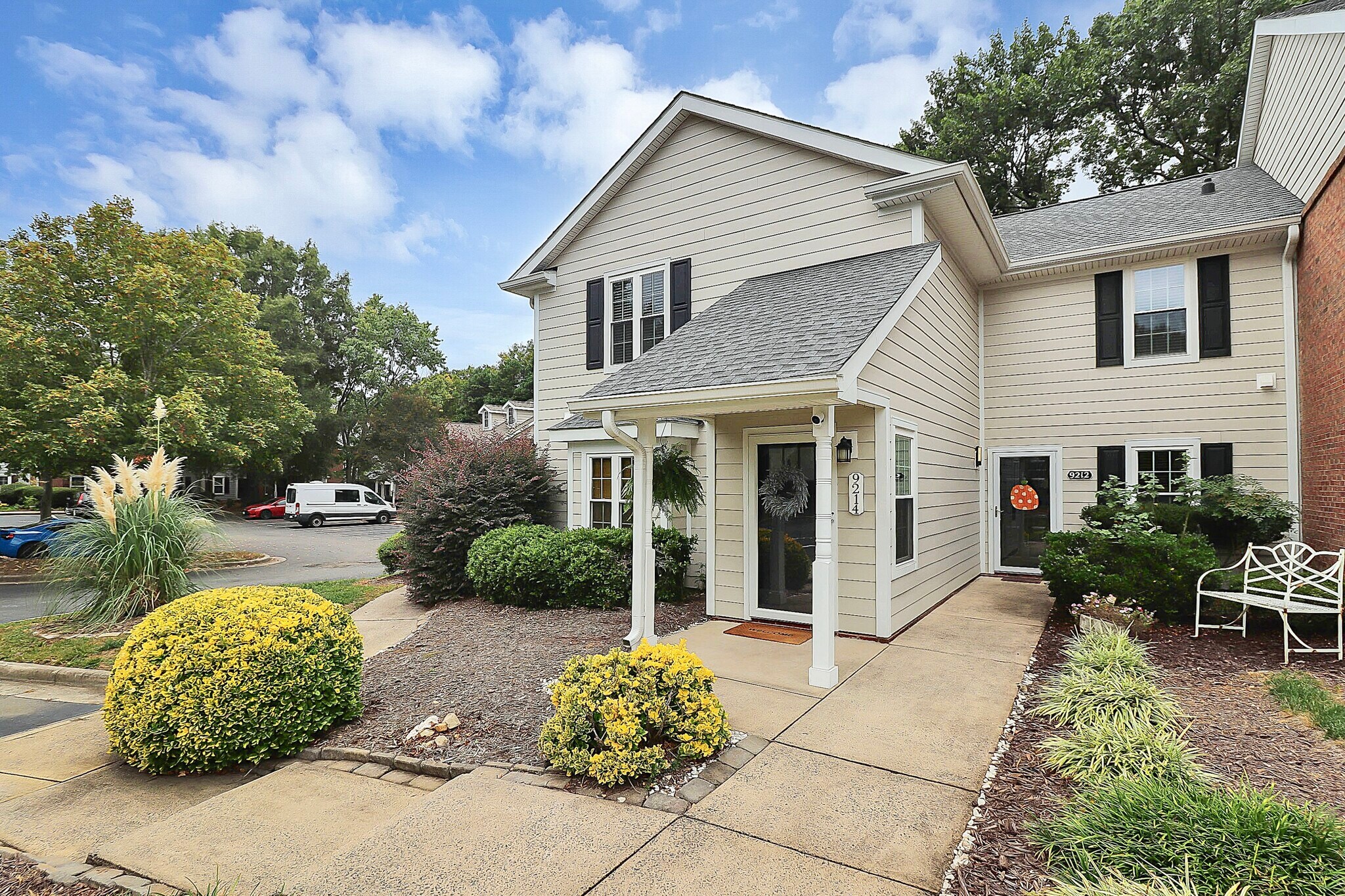 Building Photo - 9214 Kings Canyon Dr