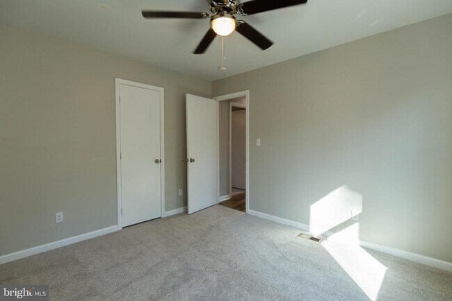 Building Photo - 462 Wild Rose Ln