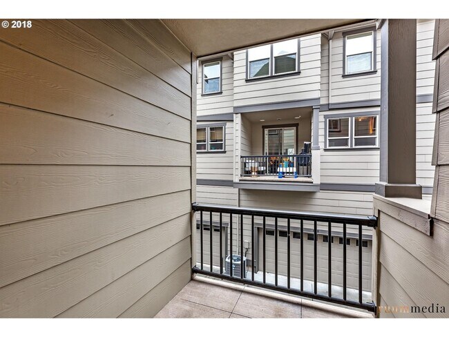 Building Photo - 658 SW Rustica Terrace