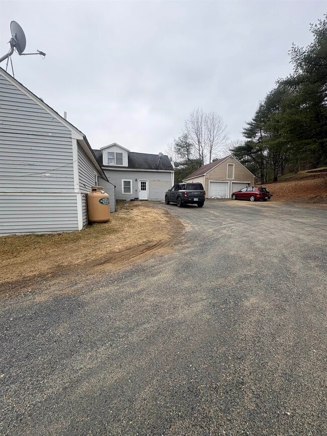 Building Photo - 12 N Main St