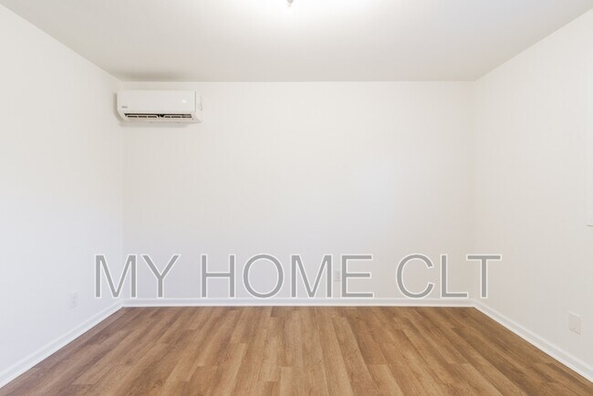 Building Photo - 929 Cantwell St