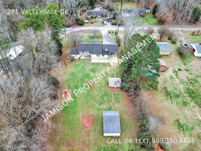Building Photo - 211 Valleydale Dr