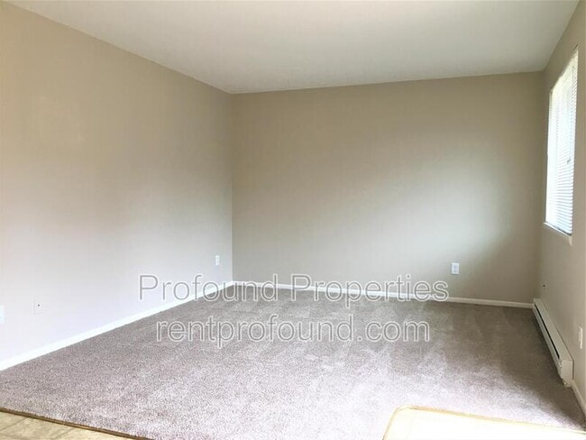 Building Photo - 221 SE 12th Ave