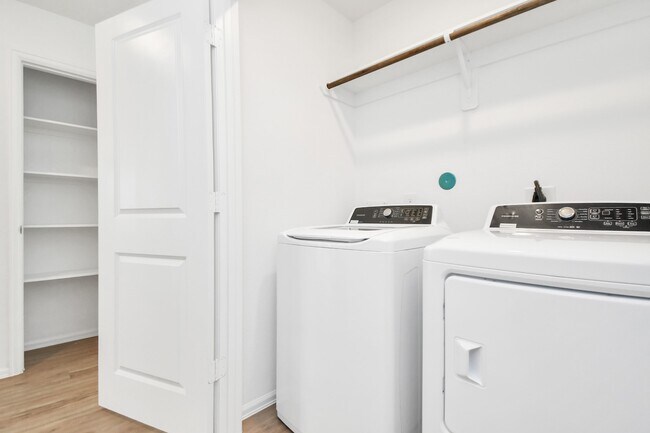 Building Photo - 27010 Breakaway Ln